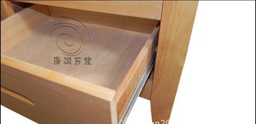 实木家具中的优质选择 橡木床与实木床头柜选购指南